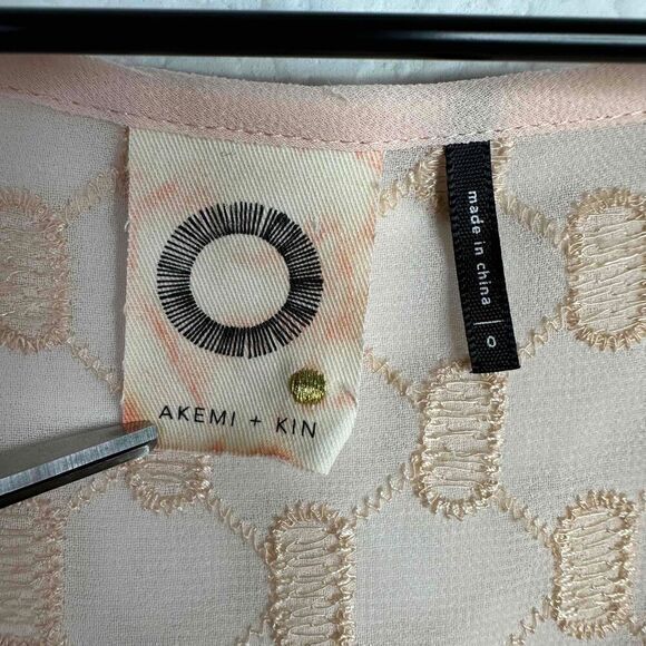 Akemi + Kin Dress Women's Size 0 Pink Eyelet Crochet Boho Whimsical Babydoll - Picture 8 of 9